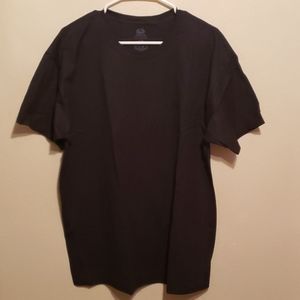 $8- Black fruit of the loom t-shirt